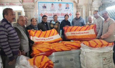 रेड क्रॉस का मानव सेवा मिशन: अलवर अस्पताल को 40 कंबल और लोहे का ट्रंक प्रदान 