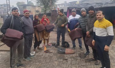 लायंस क्लब खैरथल मंडी ने गर्म ऊनी कंबल, दस्ताने और टोपे किए भेंट