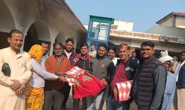 मकर संक्रांति पर सामुदायिक चिकित्सालय में बांटे गर्म कंबल