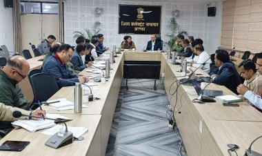 अलवर में राष्ट्रीय स्वच्छ वायु कार्यक्रम की समीक्षा बैठक आयोजित, स्वच्छता और वायु गुणवत्ता सुधार पर जोर  