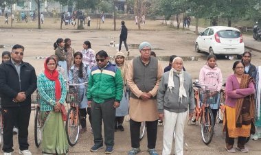 साइकिल मिली चेहरे खिले ओर कहा कि आज हमारा सपना साकार हो गया- छात्राएं