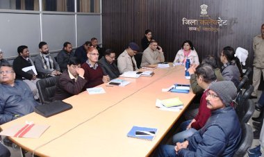 डीएम शुभम चौधरी: संवेदनशीलता के साथ करें आमजन की समस्याओं का निस्तारण