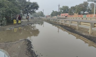 पांच माह से व्यर्थ बह रहा 'नीर' पाइप लाइन लीकेज, अधिकारी बेपरवाह 