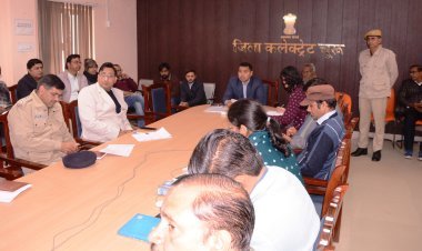 जिला कलक्टर ने जनसुनवाई में दिए पेंडेंसी खत्म करने के निर्देश 