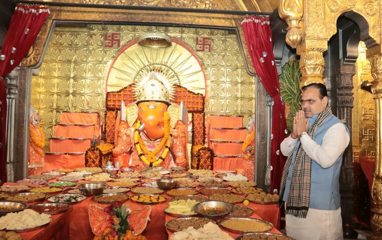 सीएम भजनलाल ने किए श्रीनाथ जी व मोती डूंगरी गणेश मंदिर के दर्शन