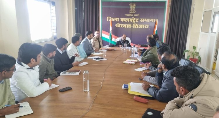 सड़क सुरक्षा पर जिला कलेक्टर की बैठक, दुर्घटना मुक्त यातायात के निर्देश