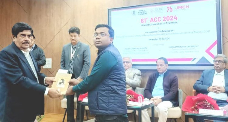 केतुल कुमावत को "प्रोफेसर अनीमेश चक्रवर्ती यंग साइंटिस्ट अवॉर्ड" से सम्मानित  
