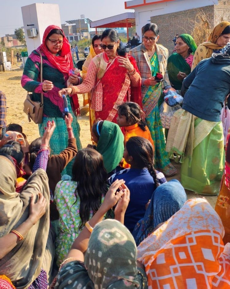 विप्र फाउंडेशन महिला प्रकोष्ठ टीम ने बांटे जरूरतमंदो को गर्म वस्त्र