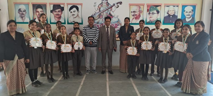 लोढा स्कूल के विद्यार्थियों ने अंतरराष्ट्रीय हिंदी ओलंपियाड में जीते पदक।