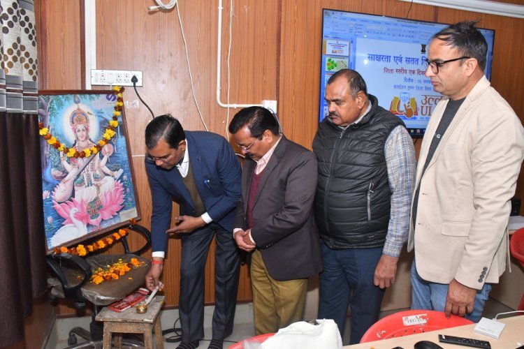 असाक्षर व्यक्तियों को चिन्हित कर शत-प्रतिशत साक्षर करें: राठौड़