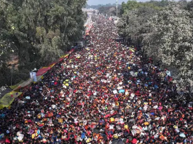 महाकुंभ में श्रद्धालुओं का सैलाब: 1 करोड़ ने किया स्नान, 20 किमी तक पैदल चलने को मजबूर लोग