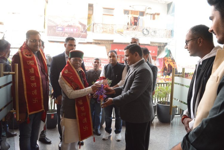 हिमाचल प्रदेश के राज्यपाल शिवप्रताप शुक्ला ने सालासर बालाजी मंदिर में लगाई धोक