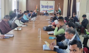 साप्ताहिक समीक्षा बैठक: किसानों को अधिक लाभ दिलाने पर जोर  