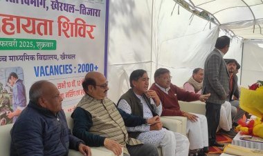 जिला कलक्टर ने किया रोजगार मेले का निरीक्षण