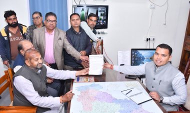 ठेकेदार व अधिकारियों पर मिलीभगत का लगाया आरोप 