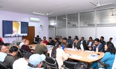 जनसुनवाई व सम्पर्क पोर्टल प्रकरणों का समयबद्ध निस्तारण सुनिश्चित करें: जिला कलक्टर