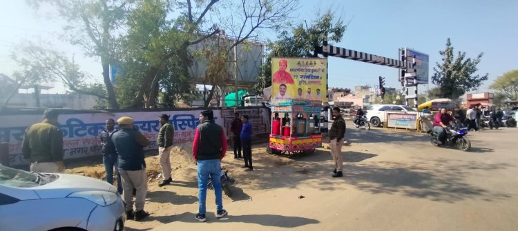 नगर निगम ग्रेटर आयुक्त रूक्मणी रियाड के निर्देश पर सतर्कता शाखा की कार्रवाई, 19,500 रुपये कैरिंग चार्ज वसूला, 4 केन्टर सामान जब्त