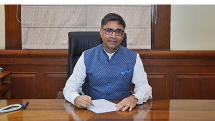 अमेरिका में अप्रवासियों से दुर्व्यवहार पर विदेश मंत्रालय सख्त, उठाएगा मामला