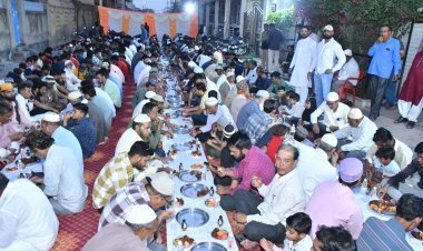 भरतिया रोड़ पर रोजा इफ्तार की दावत आयोजित  