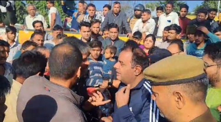 अवैध अतिक्रमण के खिलाफ नगरपरिषद की टीम ने की बड़ी कार्यवाही।
