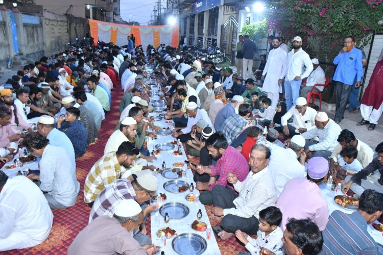 भरतिया रोड़ पर रोजा इफ्तार की दावत आयोजित  