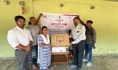 कंप्यूटर सेट मिला, अब आत्मनिर्भरता की उड़ान भरेगी आदिवासी युवती रंजीता