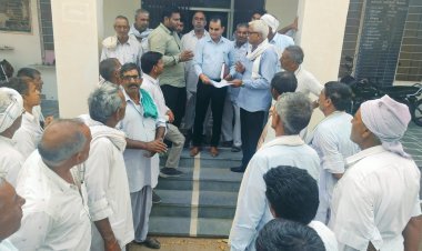 पुनर्गठन में मनमानी करने का आरोप, ज्ञापन सौंपा