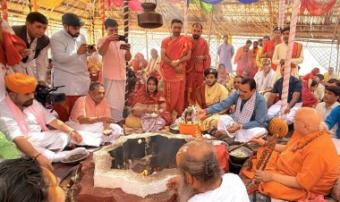 सीएम ने दी एकादश कुंडात्मक सात दिवसीय हनुमत महायज्ञ में आहुति 
