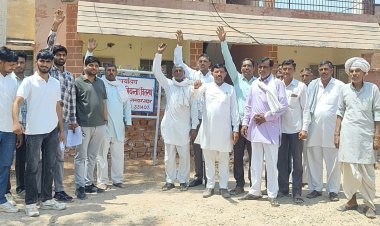 सरदारशहर: 8 गांवों की बिजली सप्लाई 24 घंटे से बंद, एक्सईएन कार्यालय में विरोध प्रदर्शन