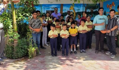 कैंब्रिज सीनियर सेकेंडरी स्कूल ने दिखाई मिसाल, बच्चों को बांटे परिंडे 