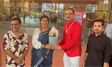 100 से अधिक बच्चों की मां और 73 घंटे पेंटिंग कर वर्ल्ड रिकॉर्ड बनाने वाली मनन चतुर्वेदी का मुंबई एयरपोर्ट पर हुआ भव्य स्वागत