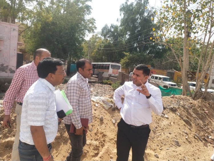 रतनगढ़ में जलभराव से बचाव हेतु आरयूआईडीपी परियोजना का निरीक्षण: जिला कलेक्टर अभिषेक सुराणा के निर्देश