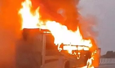 लखनऊ में चलती एसी बस में लगी भीषण आग, 5 जिंदा जले; शॉर्ट सर्किट से हादसा, इमरजेंसी गेट नहीं खुला, ड्राइवर-कंडक्टर भागे