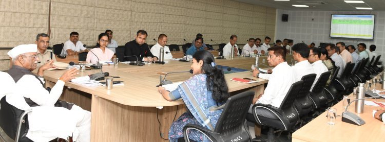 प्रत्येक पात्र व्यक्ति तक योजनाओं का लाभ समयबद्ध रूप से पहुंचे- राज्यपाल - राज्यपाल बागडे ने ली अलवर जिले की विभागीय समीक्षा बैठक