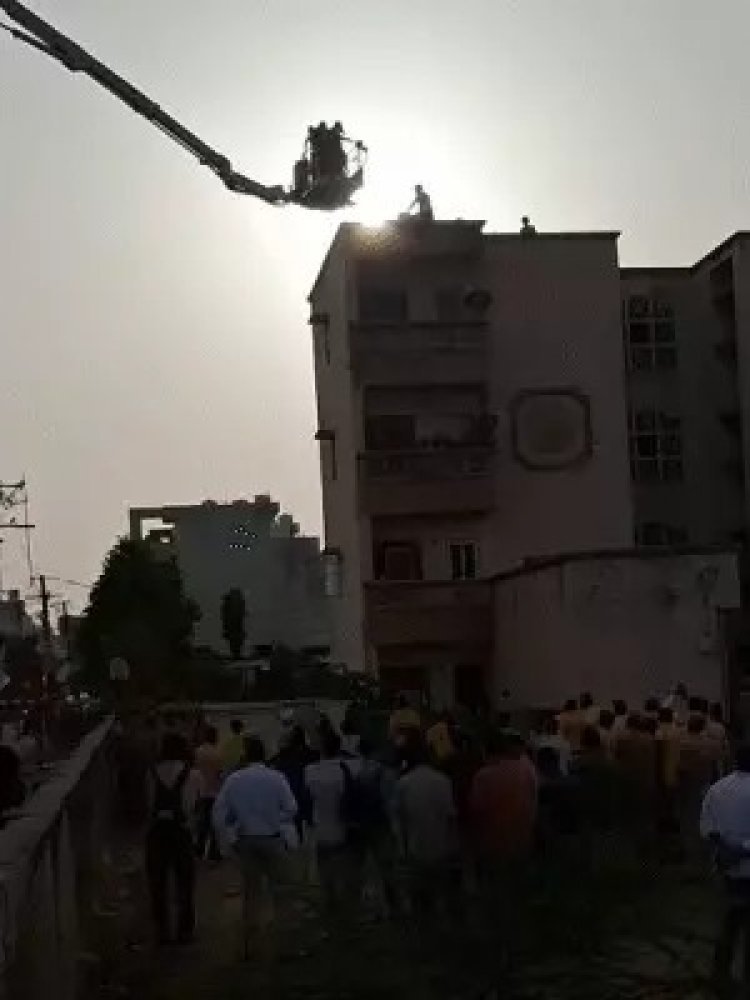 जयपुर में युद्ध जैसी मॉक ड्रिल और ब्लैकआउट: ड्रोन-मिसाइल हमले का सीन, छतों पर रेस्क्यू ऑपरेशन, बाजारों में अफरा-तफरी