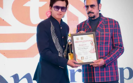 अलवर के विश शर्मा को यू ऐशजे मॉडल्स के तहत प्रोफेशनल ब्रांड मॉडल के टैग से किया सम्मानित। 