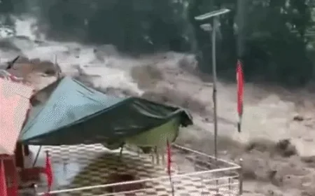 जम्मू-कश्मीर में बादल फटने से हाहाकार