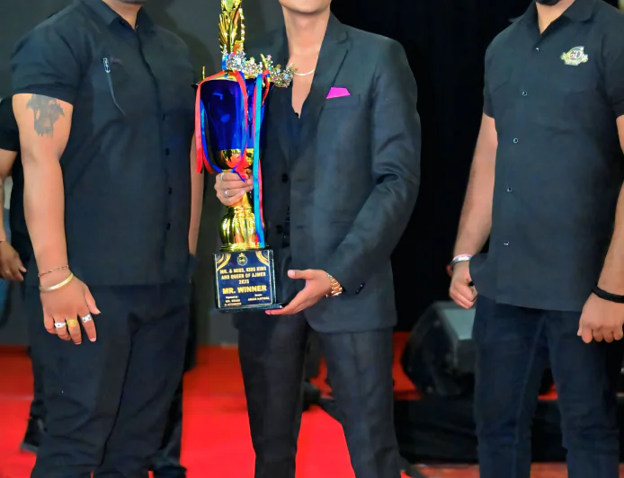 अजमेर के जीशान अब्बास को यू.एस.जे. मॉडल्स के द्वारा प्रोफेशनल मॉडल के खिताब से किया सम्मानित।