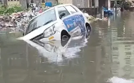 कोलकाता में भारी बारिश से बाढ़, 7 की मौत