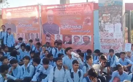 मुरलीपुरा सरकारी स्कूल में छात्रों का हंगामा, प्रिंसिपल और शिक्षकों पर गंभीर आरोप