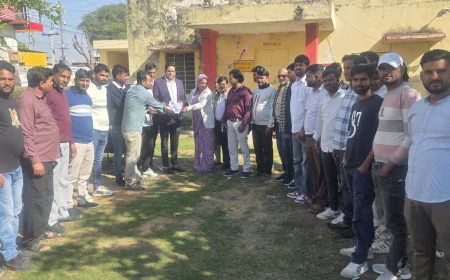 अवैध रूप से संचालित नॉनवेज की दुकानें बन्द करवाने को सौंपा ज्ञापन 