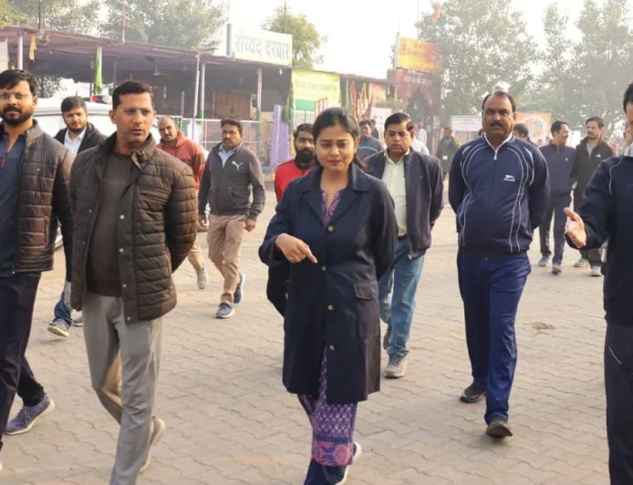 राज्य सरकार के दो वर्ष पूर्ण होने के उपलक्ष्य में स्वच्छता अभियान आयोजित  जिला कलक्टर की अगुवाई में शहरवासियों ने किया श्रमदान