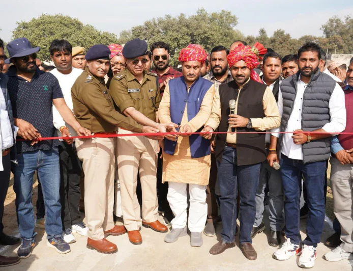 कम्युनिटी क्रिकेट टूर्नामेंट का भव्य उद्घाटन   अकलीमपुर व डूमरोली में भाजपा नेता डॉ मोहित जसवंत यादव ने किया विकास रथ का स्वागत