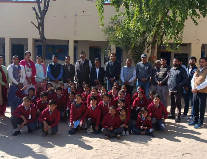 पाटोदा में राजकीय उच्च माध्यमिक विद्यालय में स्वेटर वितरण कार्यक्रम आयोजित  गोयनका किए 5100 रुपये भेंट