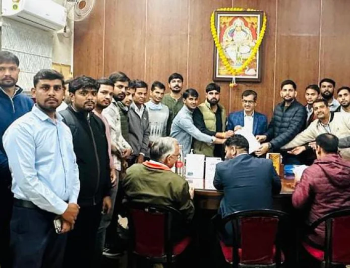 चिकित्सा एवं स्वास्थ्य मंत्री के नाम एडीएम (शहर) एवं पीएमओ को सौंपा ज्ञापन