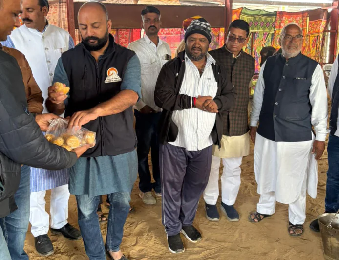 गौसेवा कर मनाया अपना जन्मदिन गायों को खिलाया हरा चारा और गुड़