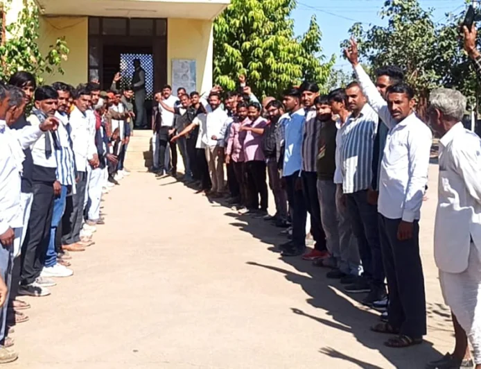 गौशाला से अवैध अतिक्रमण  हटवाने की मांग