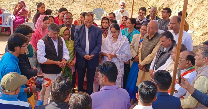 साढ़े 4 करोड़ के स्कूल भवन का विधायक मेघवाल ने किया शिलान्यास दो घंटे तक बच्चे बैठे रहे धूप में शिलान्यास कार्यक्रम में की कांग्रेस भाजपा नेताओं ने की शिरकत
