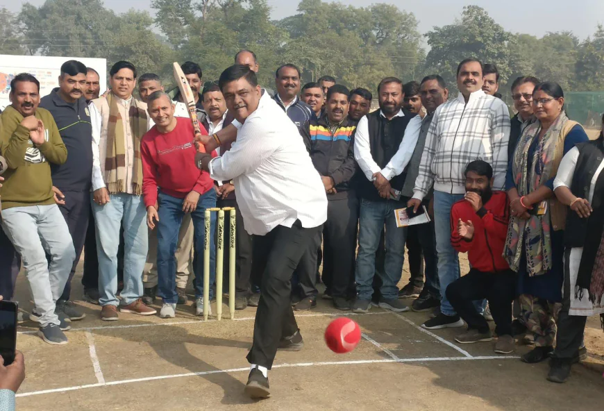 वन राज्यमंत्री शर्मा ने अलवर सांसद खेल उत्सव के तहत आयोजित अलवर शहर विधानसभा कम्युनिटी क्रिकेट प्रतियोगिता का किया शुभारम्भ