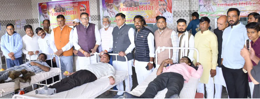 पिता की पुण्यतिथि पर बेटे ने लगाया रक्तदान शिविर, 375 से अधिक युवाओं ने रक्तदान कर दी पूर्व पार्षद को श्रद्धांजलि